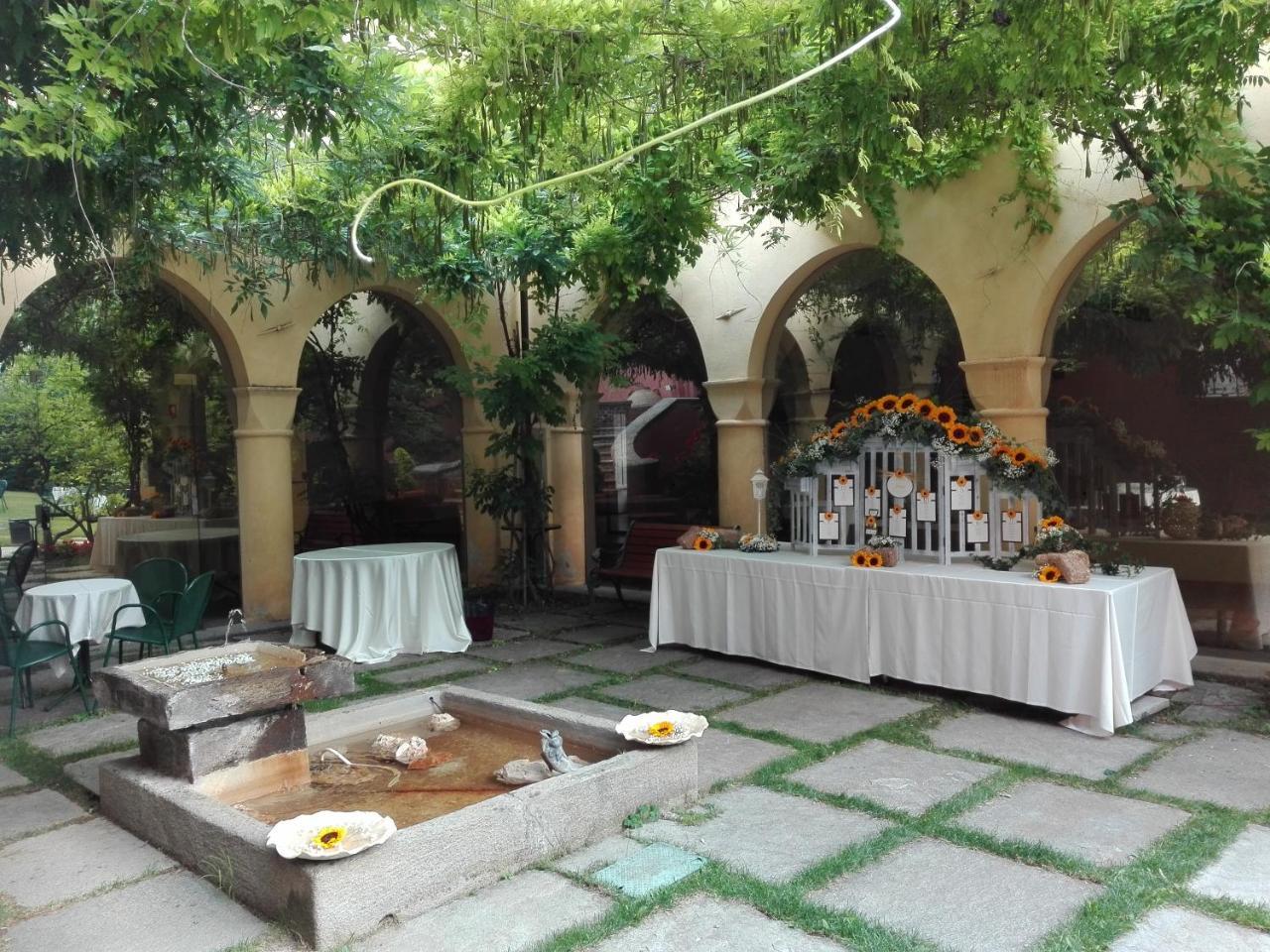 Hotel Castello Rosso Costigliole Saluzzo Exterior foto