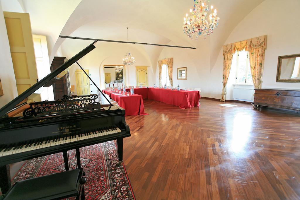 Hotel Castello Rosso Costigliole Saluzzo Exterior foto