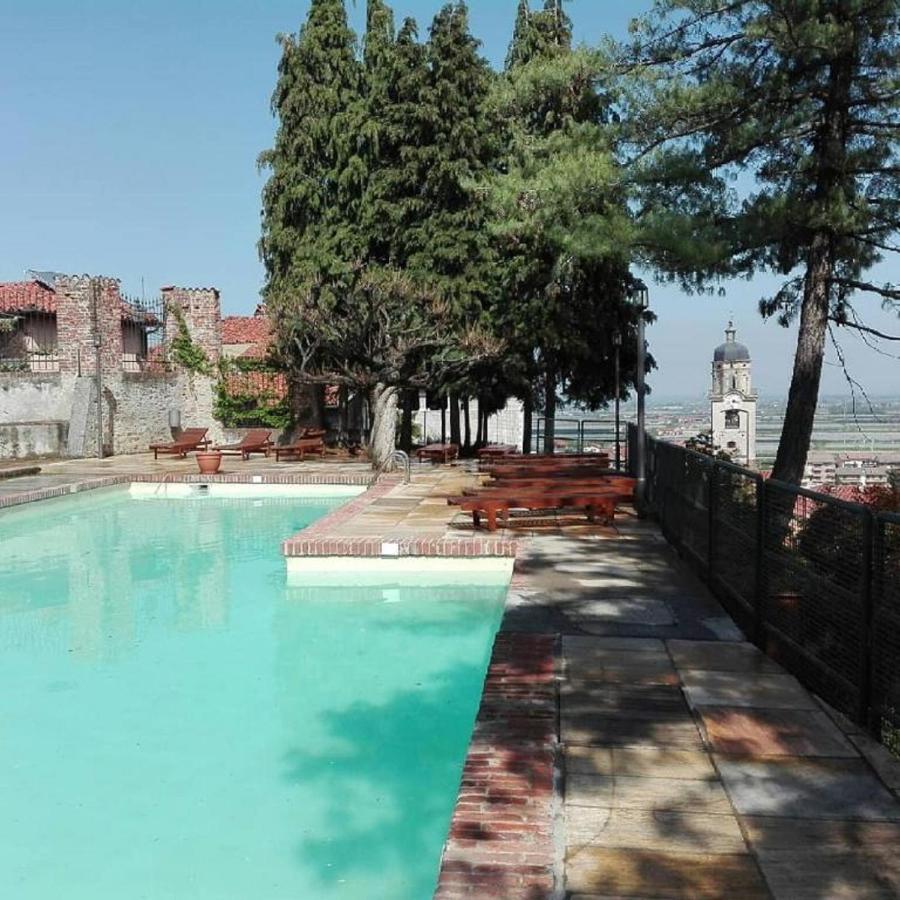 Hotel Castello Rosso Costigliole Saluzzo Exterior foto